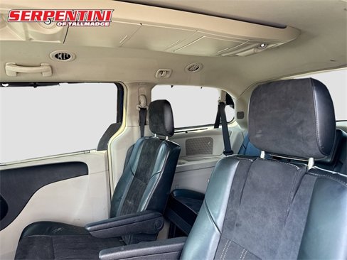 Used 2014 Chrysler Town & Country Touring-L image 25