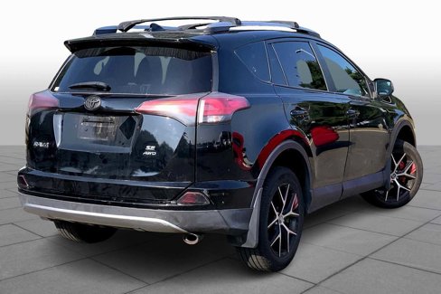 Used 2018 Toyota RAV4 SE image 12