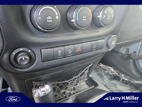 Used 2014 Jeep Wrangler Rubicon w/ Power Convenience Group image 30