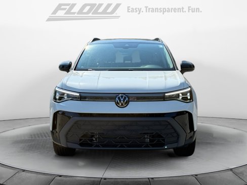 Used 2025 Volkswagen Taos SE image 1