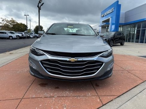 Used 2024 Chevrolet Malibu LT image 2