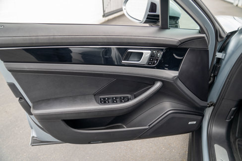 Used 2018 Porsche Panamera 4 image 11