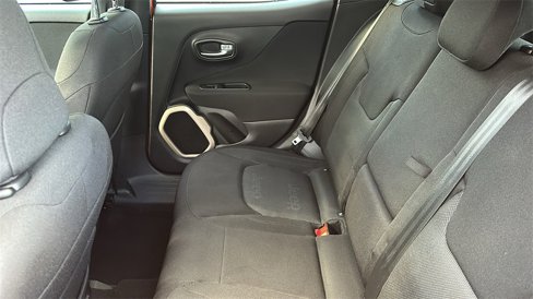 Used 2017 Jeep Renegade Latitude w/ Safety & Security Group image 29