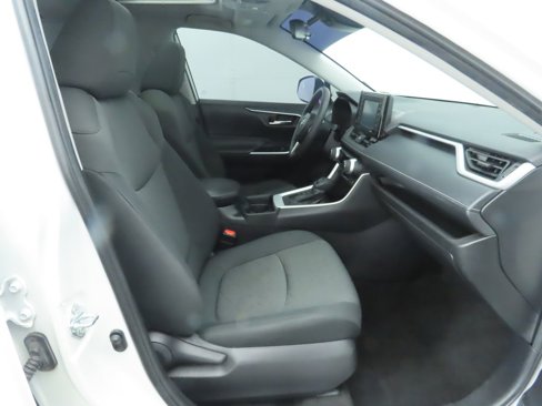 Used 2021 Toyota RAV4 XLE w/ Convenience Package image 20