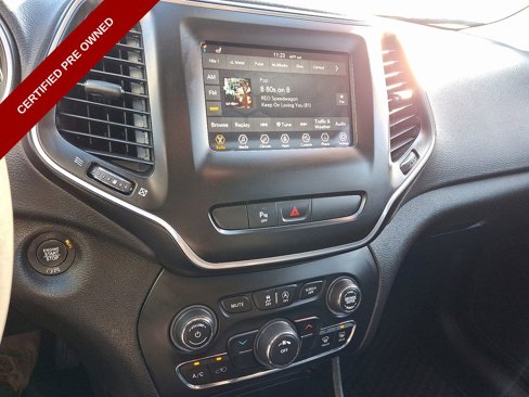 Certified 2020 Jeep Cherokee Latitude Plus w/ Cold Weather Group image 23