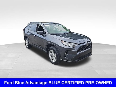 Used 2020 Toyota RAV4 XLE image 3