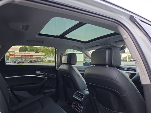 Used 2021 Audi e-tron Premium w/ Convenience Plus Package image 44