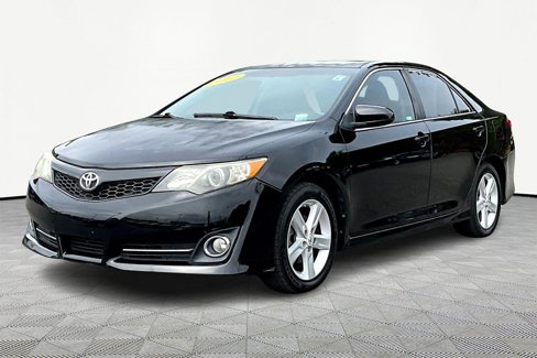 Used 2012 Toyota Camry SE image 2