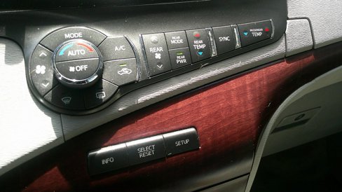 Used 2014 Toyota Sienna XLE image 19