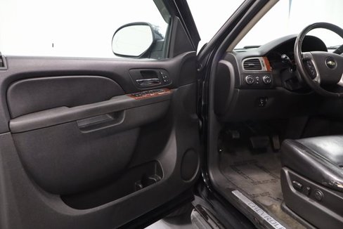 Used 2012 Chevrolet Avalanche LTZ image 9