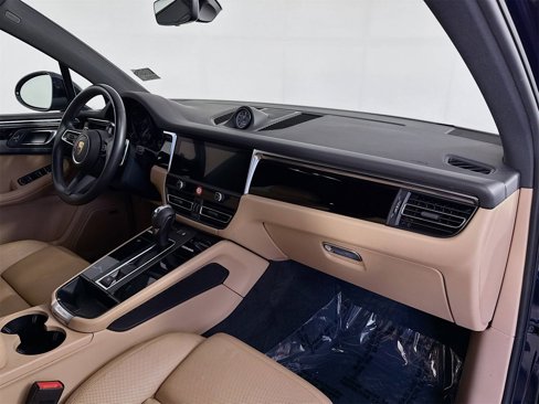 Certified 2022 Porsche Macan image 23