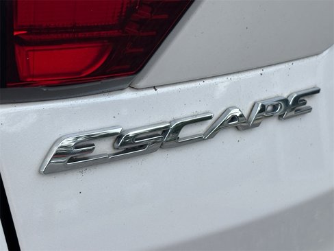 Used 2019 Ford Escape SEL image 8