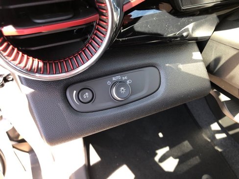 New 2025 Chevrolet Trax RS w/ Sunroof Package image 14