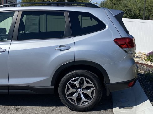 Used 2019 Subaru Forester Premium w/ All-Weather Package image 4