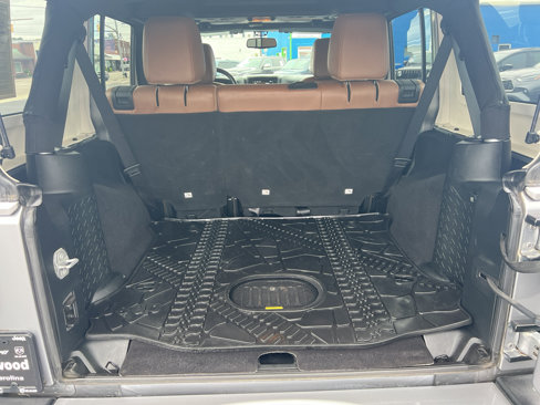 Used 2017 Jeep Wrangler Unlimited Sahara w/ Connectivity Group image 17