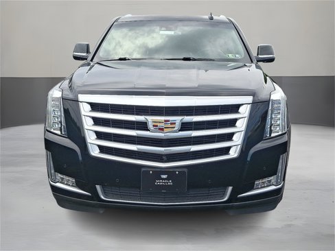 Used 2017 Cadillac Escalade Luxury image 2