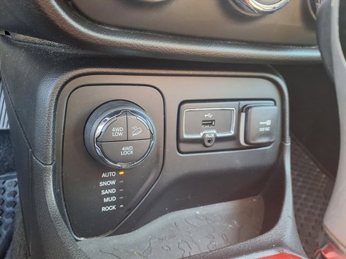 Used 2016 Jeep Renegade Trailhawk image 18