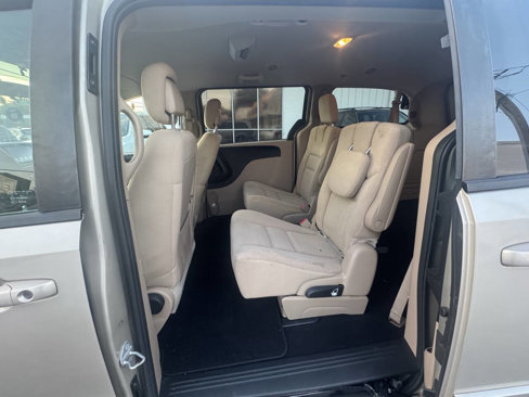 Used 2014 Dodge Grand Caravan SXT image 15