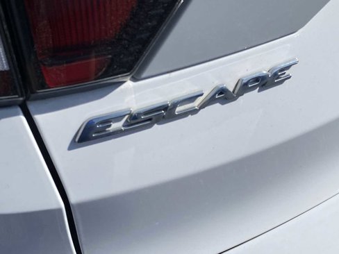 Used 2017 Ford Escape SE image 14