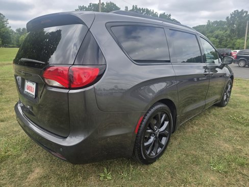 Used 2019 Chrysler Pacifica Touring-L Plus w/ Advanced Safetytec Group image 5