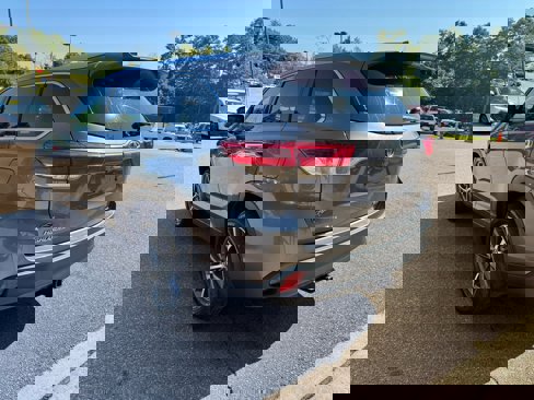 Used 2017 Toyota Highlander XLE image 5