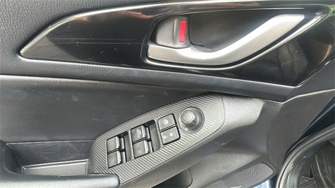 Used 2015 MAZDA MAZDA3 i Grand Touring image 25