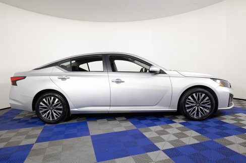 Used 2023 Nissan Altima 2.5 SV image 4