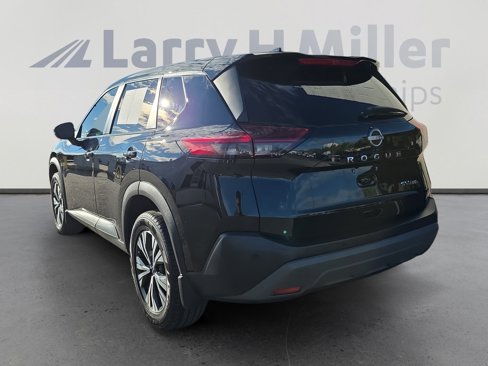 Used 2022 Nissan Rogue SV image 3