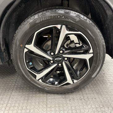 Used 2022 Chevrolet TrailBlazer RS w/ Sun and Liftgate Package image 11