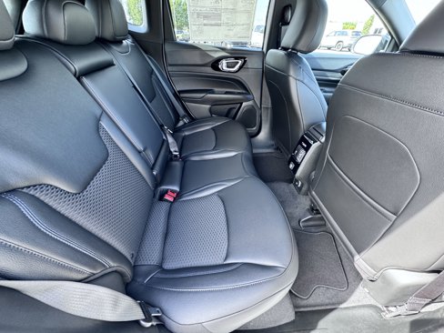 New 2026 Jeep Compass Latitude image 14