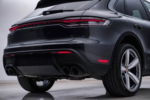 Certified 2024 Porsche Macan image 12