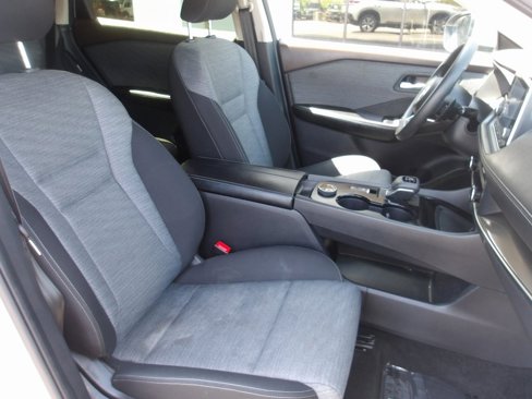 Used 2023 Nissan Rogue SV image 16