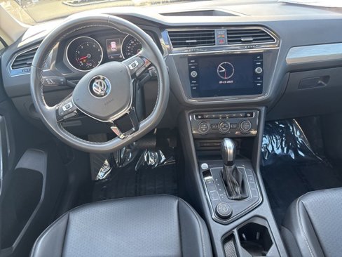 Used 2021 Volkswagen Tiguan SE w/ Panoramic Sunroof Package image 10