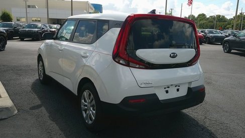 Used 2021 Kia Soul LX image 3