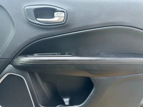 Used 2017 Jeep Compass Latitude w/ Popular Equipment Group image 15