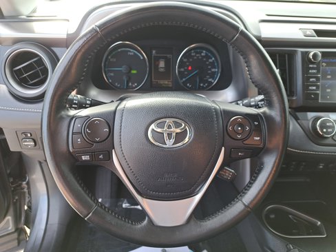 Used 2018 Toyota RAV4 XLE image 19