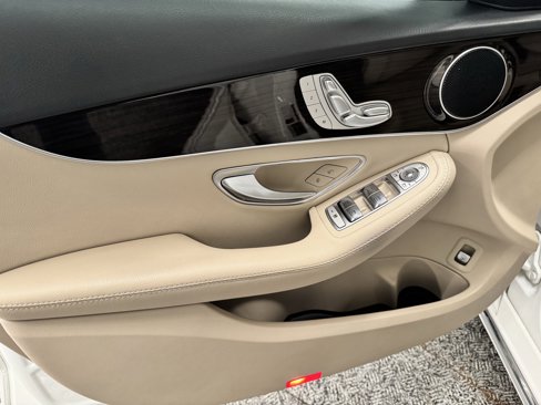 Used 2019 Mercedes-Benz C 300 Sedan image 8