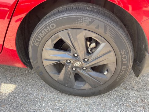 Used 2023 Hyundai Elantra SEL image 9