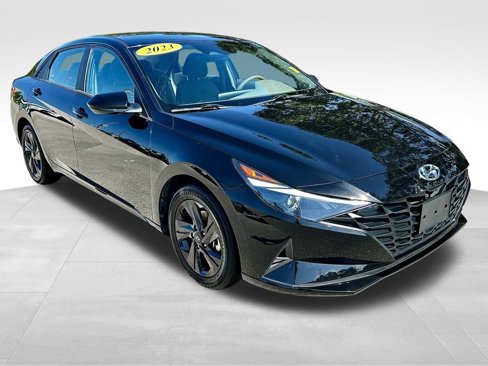 Used 2023 Hyundai Elantra SEL image 2