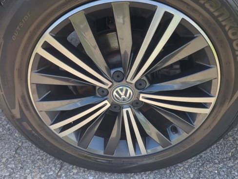 Used 2018 Volkswagen Tiguan SEL image 23