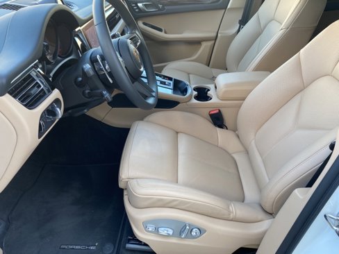 Certified 2025 Porsche Macan image 20