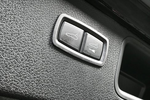 Used 2025 Porsche Macan image 32