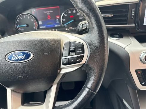 Certified 2022 Ford Explorer XLT w/ Equipment Group 202A image 41