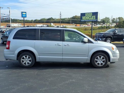 Used 2008 Chrysler Town & Country Touring image 31