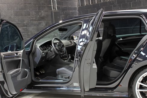 Used 2017 Volkswagen Golf R 4-Door image 17