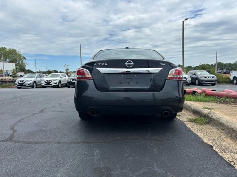 Used 2015 Nissan Altima 2.5 SV w/ Convenience Package image 4