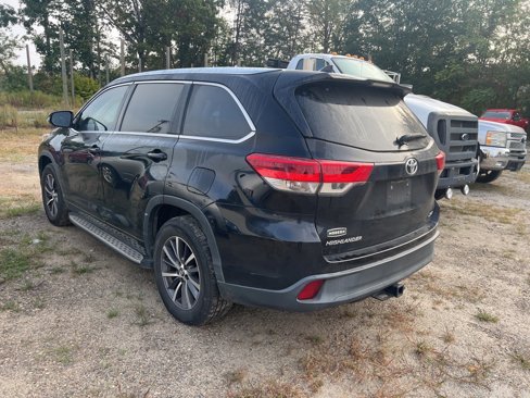 Used 2017 Toyota Highlander XLE image 3