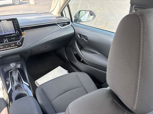 Used 2022 Toyota Corolla LE image 16