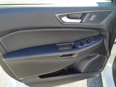 Used 2024 Ford Edge SE w/ Black Appearance Package image 9