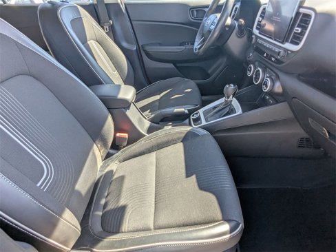 Used 2022 Hyundai Venue Limited image 20